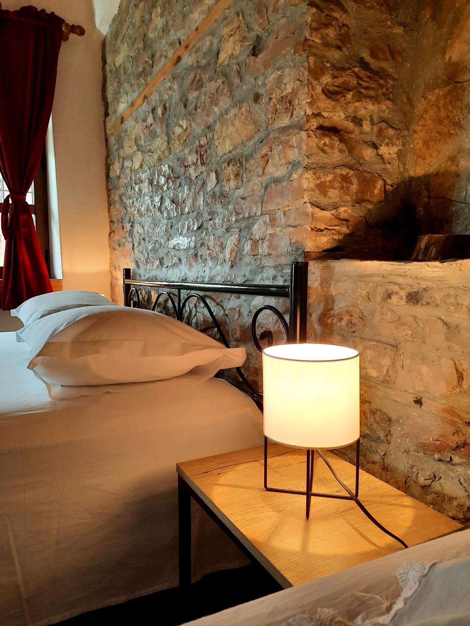 Stone Rooms 1850 Gjirokaster Bagian luar foto
