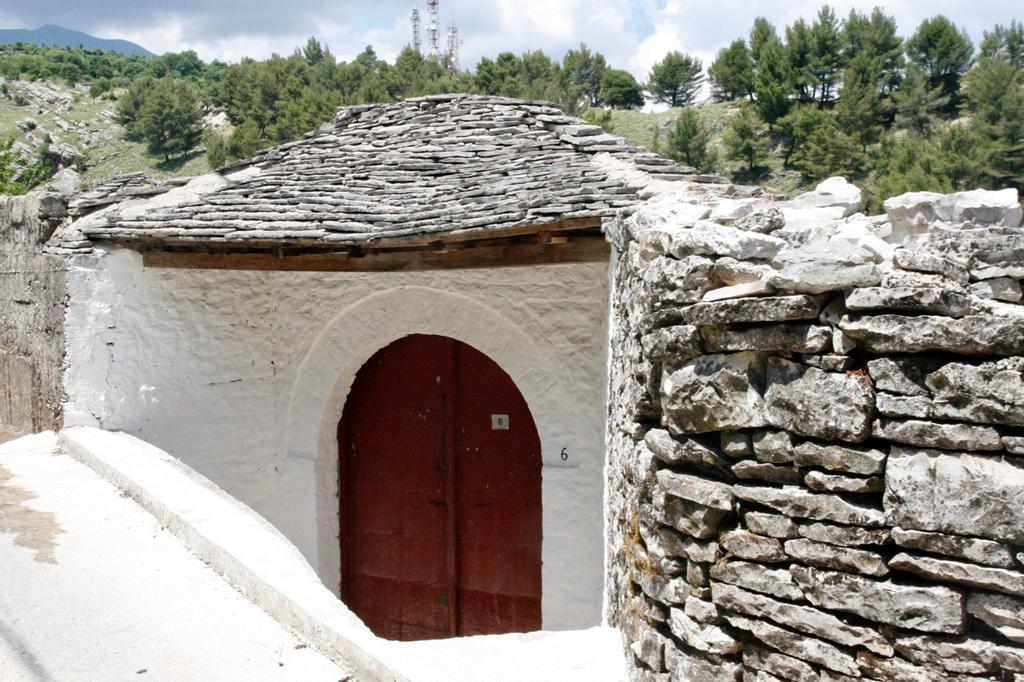 Stone Rooms 1850 Gjirokaster Bagian luar foto